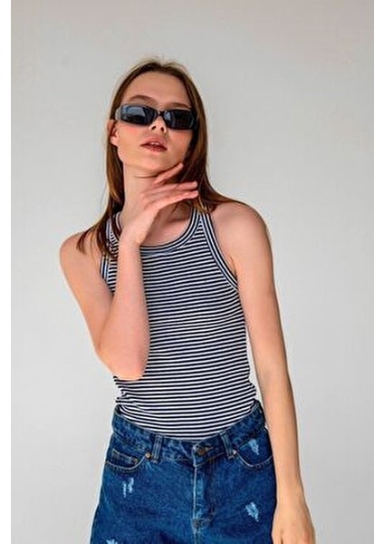 Kadın Kolsuz Atlet Siyah Çizgili Fitilli Halter Yaka %95 Pamuk Nefes Alabilir