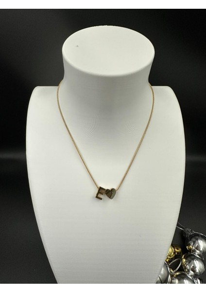 Altın Renk E Harfi ve Kalp Detaylı Çelik Kolye