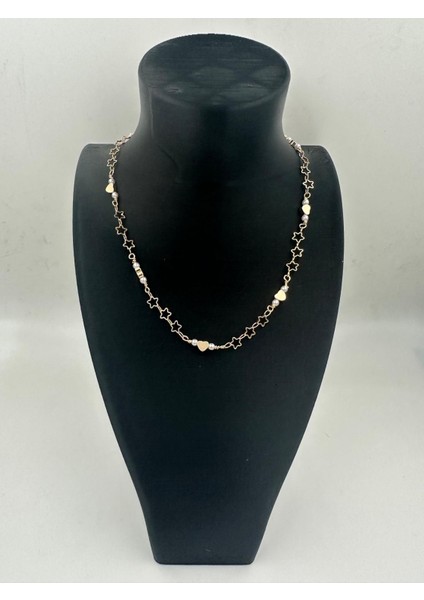 Yıldız ve Kalp Detaylı Metalik Kolye Enerjik ve Romantik Tasarım