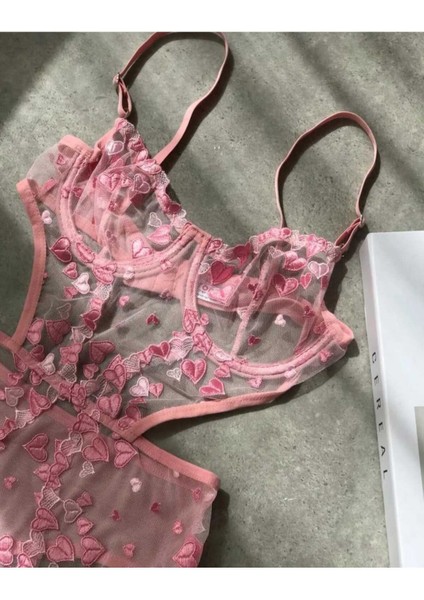 Kadın Iç Çamaşır Takımı Brode Şık Gecelik Kalp Desenli Sütyen Pembe Dantelli Bodysuit Bralet-Tanga fiyatları