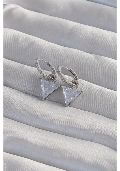 Pirinç Gümüş Renk Üçgen Zirkon Taşlı Sallantılı Halka Küpe