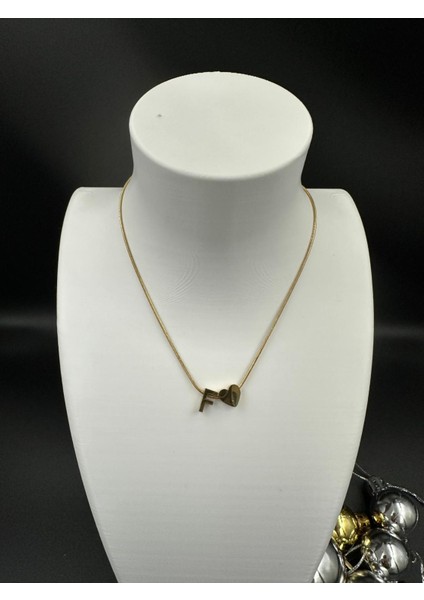 Altın Renk F Harfi ve Kalp Detaylı Çelik Kolye