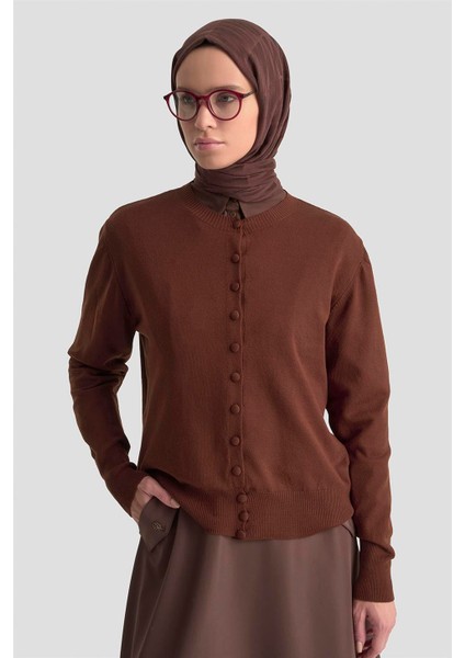 Düğme Detaylı Basic Hırka 25KD7012 Kahverengi fiyatları