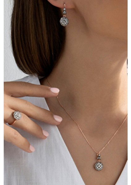 Gümüş Gül Modeli Takı Seti 925 Ayar Elmas Montürü 3 Parça Şık Tasarım fırsatları