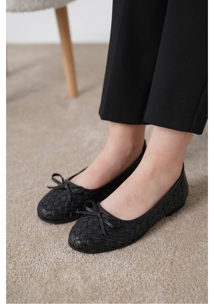 Twis Kadın Örgü Detaylı Fiyonklu Deri Babet