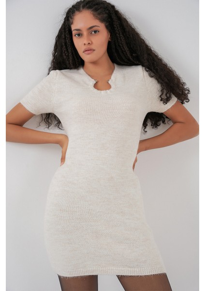 Kadın Kolye Detaylı Triko Elbise 15989 - Ekru fırsatları