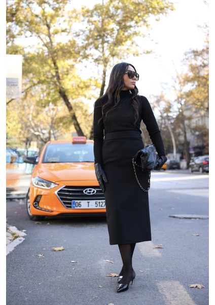 Arkadan Yırtmaçlı Kalem Etek