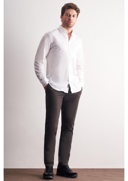 Beyaz Düğmeli Yaka Kendinden Desenli Örme Uzun Kol Performans Ürün Slim Fit %100 Pamuk Gömlek 1004255272