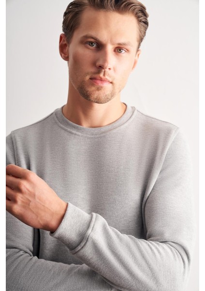 Gri Uzun Kol Bisiklet Yaka Düz Pamuklu Comfort Fit Sweatshirt 1013255150