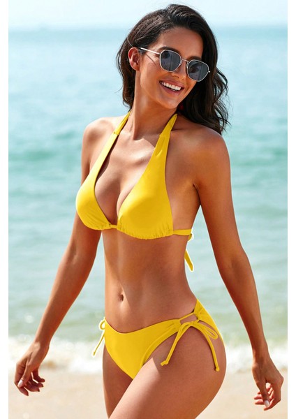 Kadın Sarı Belden, Boyundan Bağlamalı ve Ayarlanabilir Külotlu Üçgen Bikini Mayo Takımı modelleri