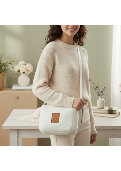 Teddy Kumaş Omuz Çantası Beyaz modelleri