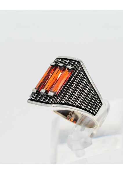 Üç Taşlı Kırmızı Zirkon Detaylı 925 Ayar Gümüş Erkek Yüzük – Modern ve Cesur Tasarım modelleri