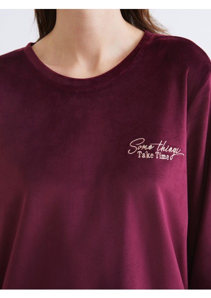 Yeni Sezon Bisiklet Yaka Nakışlı Kadife Kadın Pijama Takımı modelleri