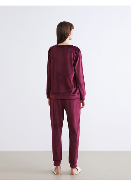 Yeni Sezon Bisiklet Yaka Nakışlı Kadife Kadın Pijama Takımı fırsatları