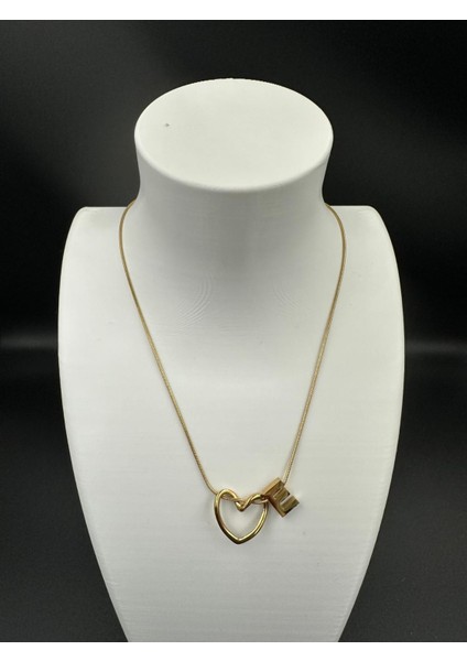 Altın Renk Kalp ve E Harfi Detaylı Çelik Kolye