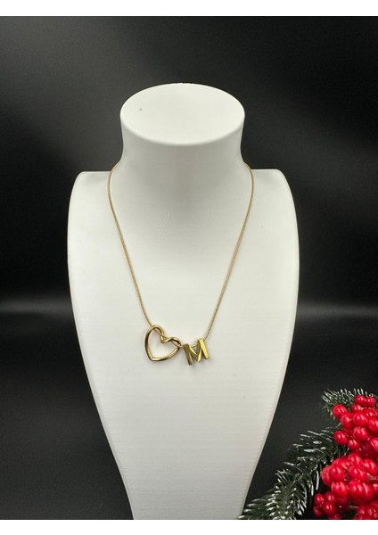 Altın Renk Kalp ve M Harfi Detaylı Çelik Kolye