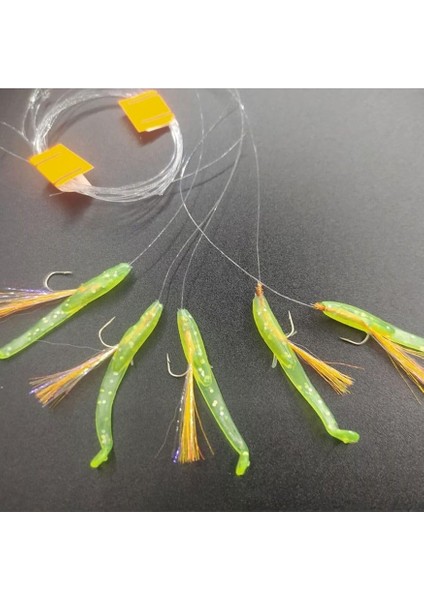 At Çek Takımı (2 Ad) Silikon Balıklı Çapari 5,5 cm Fıstık