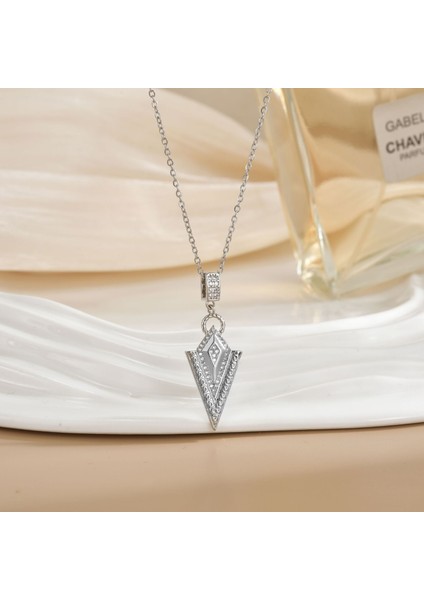 Yeni Kadın Yıldızlar ve Ay Köprücük Kemiği Zinciri Titanyum Çelik Renk Kaybetmez Çok Yönlü Kişilik Tasarım Duygusu Boyun Zinciri Hafif Lüks Stil (Yurt Dışından)