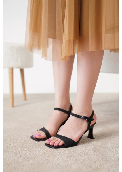 Melotti Toka Detaylı Kadın Topuklu Ayakkabı