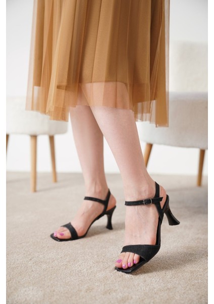 Melotti Toka Detaylı Kadın Topuklu Ayakkabı fiyatları