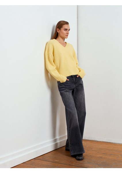 10645 V Yaka Yün Karışımlı Triko Kazak-Koyu Sarı