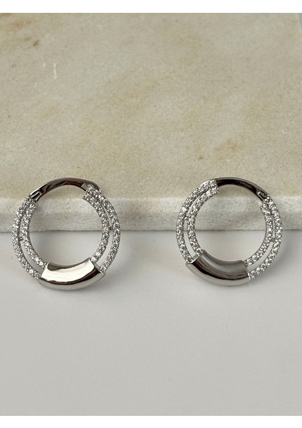 Yarısı Taşlı Yarısı Parlak Gümüş Renkli Halka Şekilli Silver Küpe fiyatları