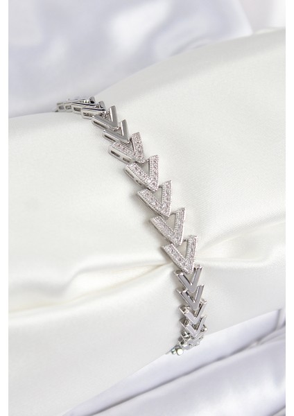 Pirinç Zirkon Taşlı Sıralı Ok Model Gümüş Renk Kadın Bileklik Öğretmenler Sevgililer Kadınlar ve Anneler Günü Hediyesi