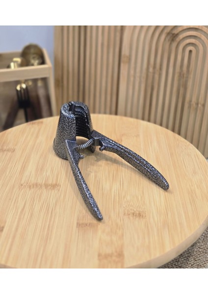 Döküm Ceviz ve Fındık Kıracağı – %100 Yerli Üretim, Dayanıklı Metal Gövde, Ergonomik Tasarım fiyatları