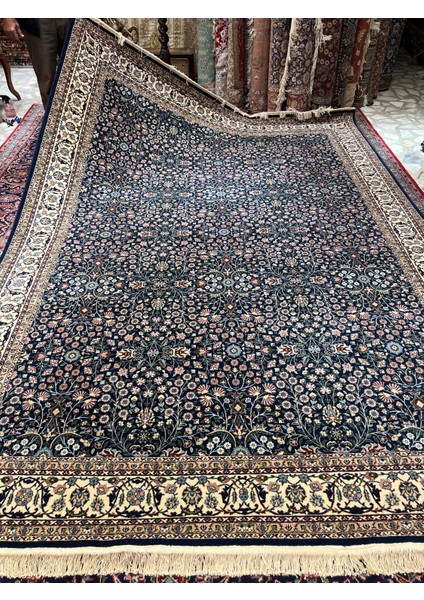 El Dokuma Hereke Halısı Imzalı Yedi Dağın Çiçeği Modeli Birinci Sınıf Kalite Ebat 320X230