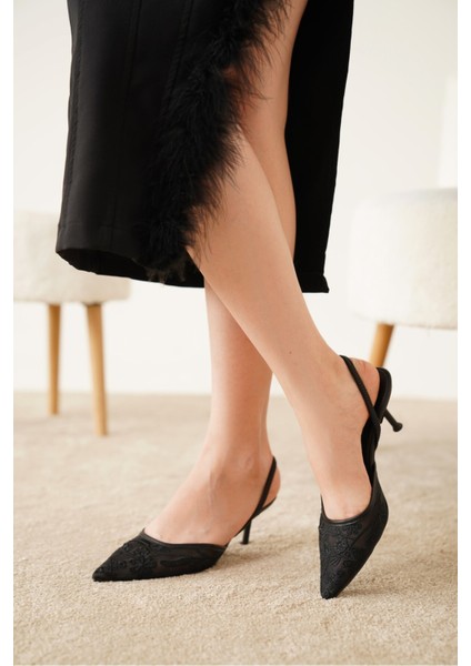 Kelvyn Dantel Detaylı Kadın Topuklu Ayakkabı fırsatları