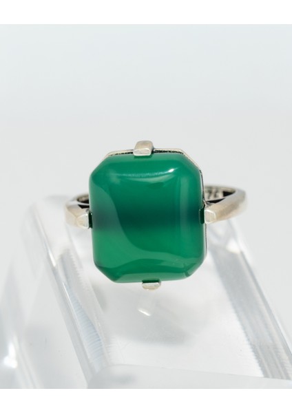 Yeşil Akik Taşlı 925 Ayar Gümüş Kadın Yüzük – Zarif ve Modern Tasarım
