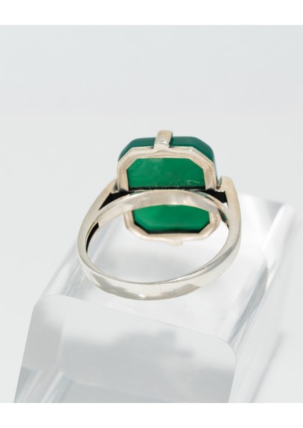 Yeşil Akik Taşlı 925 Ayar Gümüş Kadın Yüzük – Zarif ve Modern Tasarım