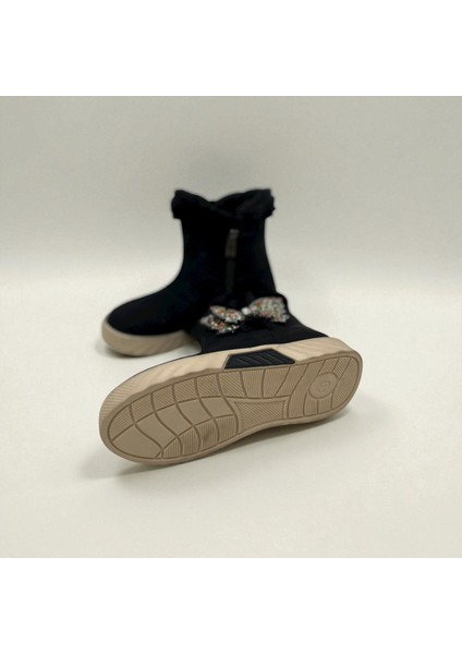 Kız Çocuk Kelebek Figür Detaylı Bot fırsatları