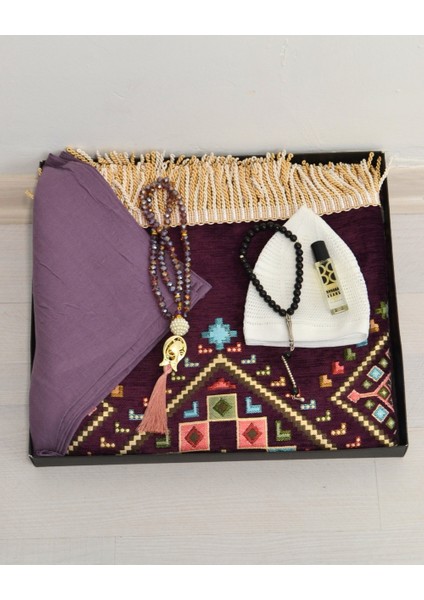 Çeyizlik Hediyelik Seccade Set– Kilim Desenli Astarlı Kadife Seccade, Eşarp, Kristal Tesbih, Erkek Tesbihi, Takke ve Esans Özel Kutulu
