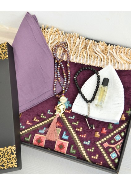 Çeyizlik Hediyelik Seccade Set– Kilim Desenli Astarlı Kadife Seccade, Eşarp, Kristal Tesbih, Erkek Tesbihi, Takke ve Esans Özel Kutulu modelleri
