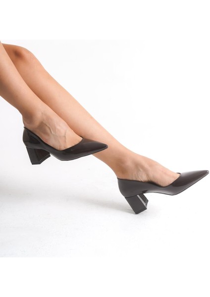 Kadın Kahve Rugan Stiletto Kalın Topuklu Z3T5KACLY012 – Şık ve Rahat Günlük & Gece Kullanımı fırsatları