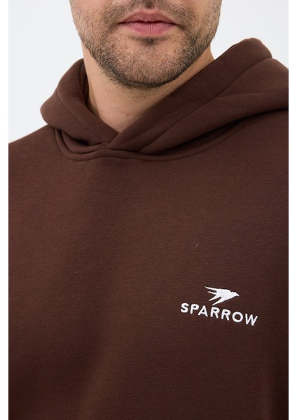 Erkek Oversize Pamuklu Kanguru Cepli Basic 3 Iplik Nakışlı Kapüşonlu Sweatshirt Kahverengi - M