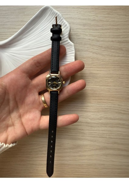 Retro Minimal Deri Kordon Vintage Kadın Kol Saati Siyah