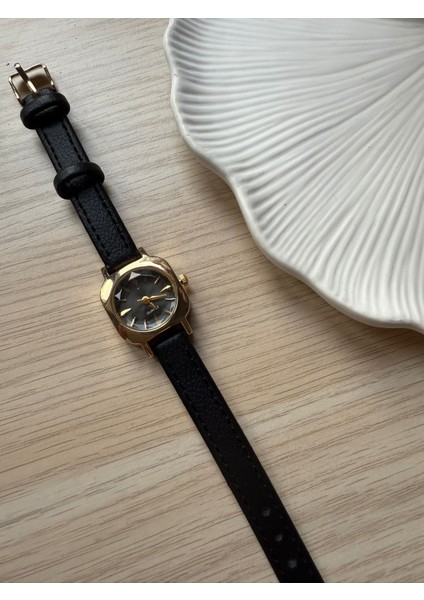 Retro Minimal Deri Kordon Vintage Kadın Kol Saati Siyah fırsatları