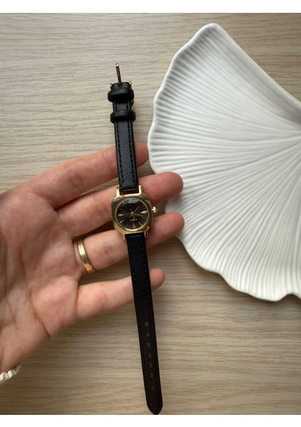 Retro Minimal Deri Kordon Vintage Kadın Kol Saati Siyah
