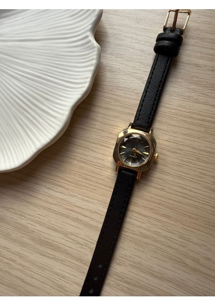 Retro Minimal Deri Kordon Vintage Kadın Kol Saati Siyah