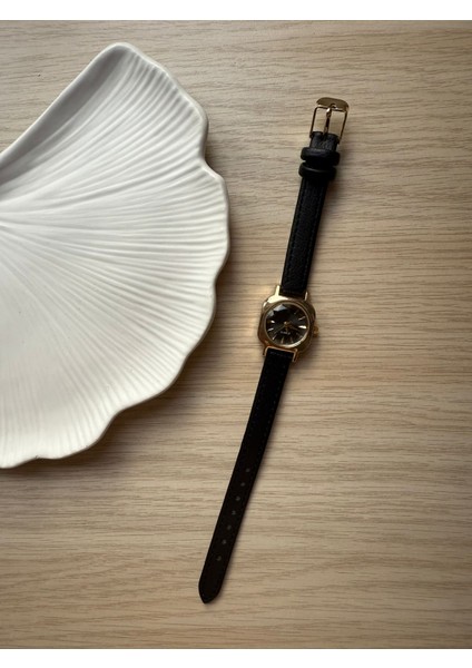 Retro Minimal Deri Kordon Vintage Kadın Kol Saati Siyah