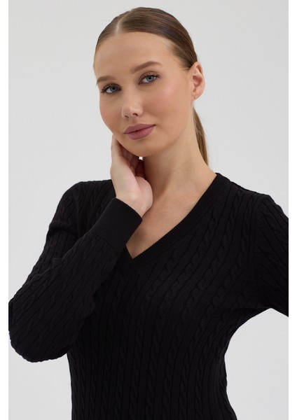 Kadın Saf %100 Pamuk Siyah V Yaka Saç Örgü Triko Kazak – Örgü Desenli
