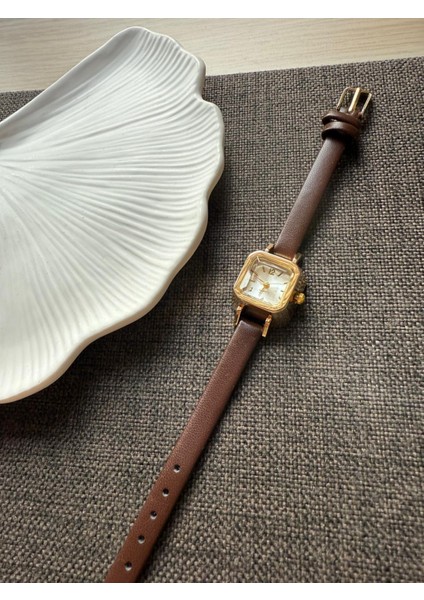 Retro Minimal Deri Kordon Vintage Kadın Kol Saati Içi Beyaz fırsatları