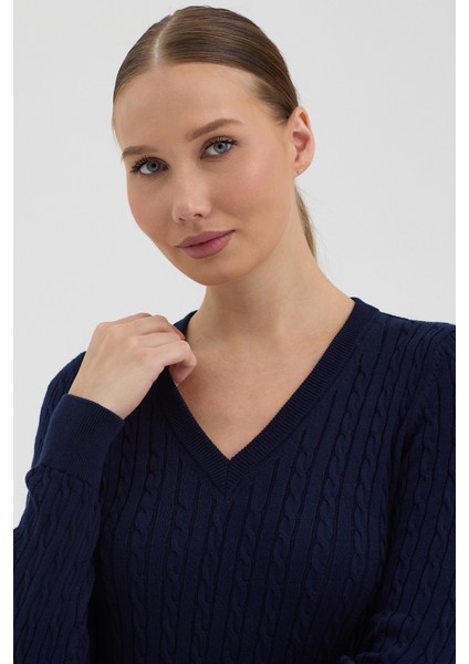 Kadın Saf %100 Pamuk Lacivert V Yaka Saç Örgü Triko Kazak – Örgü Desenli