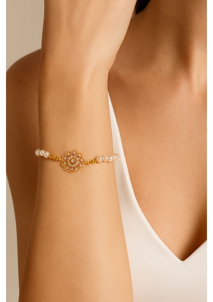 Zirkon Taşlı Çiçek Figürlü Inci Bileklik