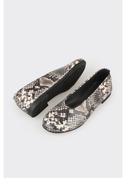 Bej Hayvan Desenli Deri Kadın Günlük Ayakkabı modelleri