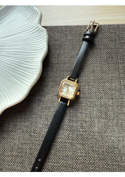 Retro Minimal Deri Kordon Vintage Kadın Kol Saati modelleri