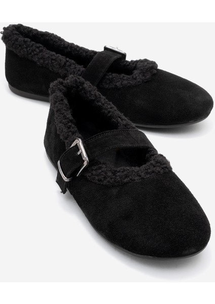 Guın Siyah Süet Hakiki Deri Peluş Detaylı Kemerli Kadın Babet Ayakkabı