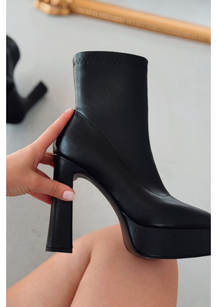 Inora Kadın Platform Topuklu Streç Bot Siyah Mat Deri modelleri